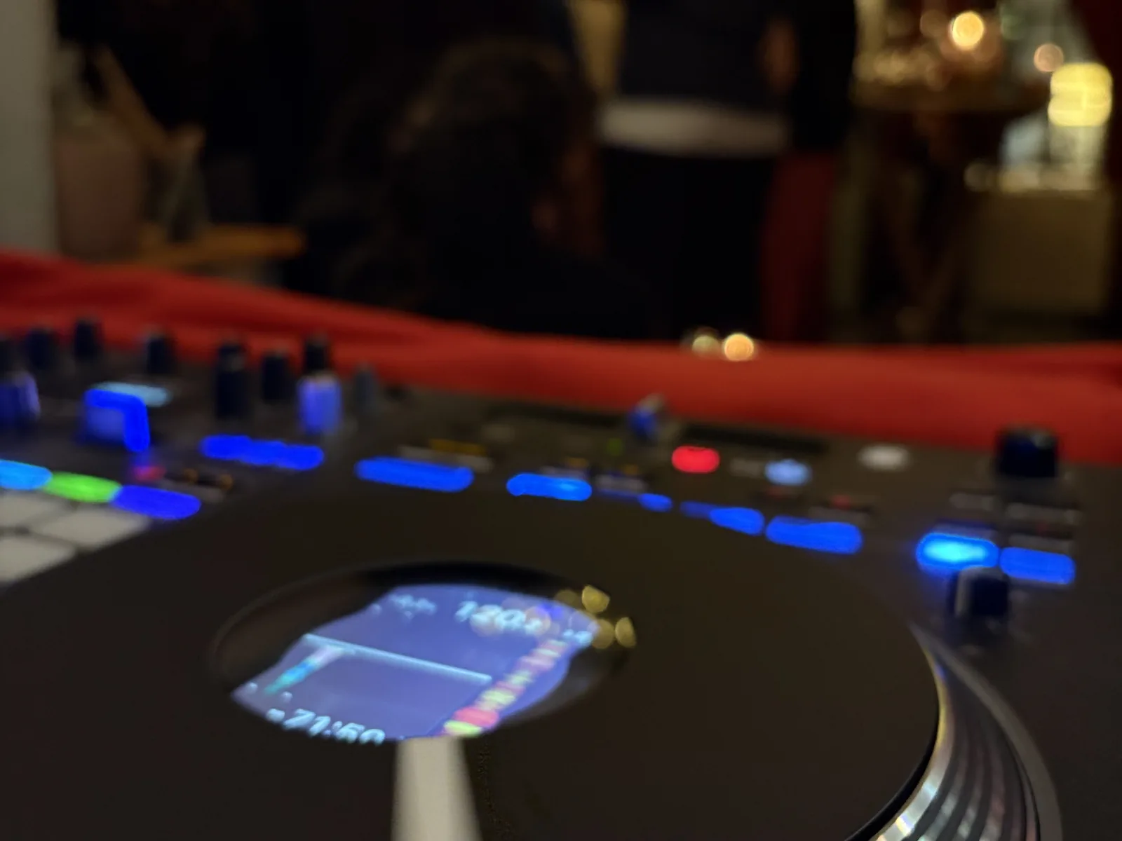 Plattenspieler und DJ-Technik während einer Hochzeitsfeier im BRIX Bonn