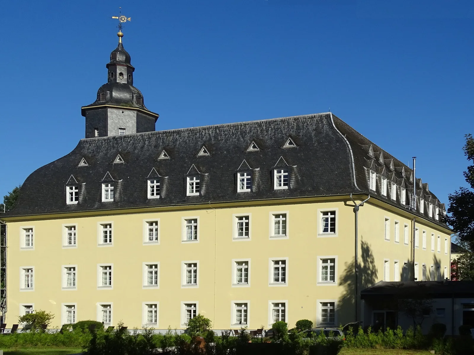 Historischer Gebäudeteil der Domäne Walberberg mit integriertem Turm